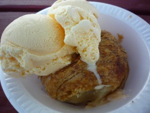 Brookfield Orchards apple dumpling with vanilla ice cream (photo by Eric)